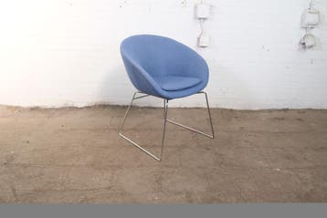 Deberenn Giro vergaderstoel blauw vilt chroom sledeframe, Verzenden, Gebruikt, Overige materialen