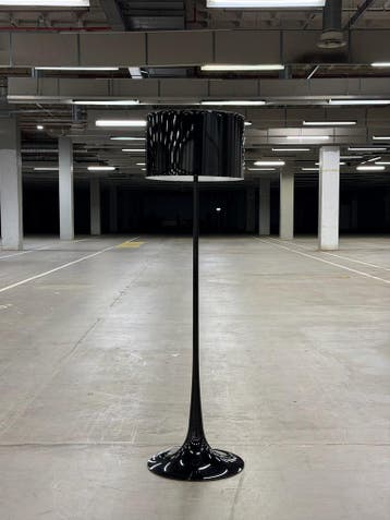 FLOS Spun Light Vloerlamp Zwart | NIEUWSTAAT, Zo goed als nieuw, 150 tot 200 cm, E27 (groot), Ophalen of Verzenden