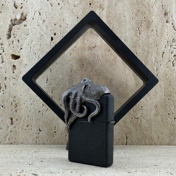 Zippo - Octopus Kraken 3D Emblem Lighter – Display Stand -, Nieuw