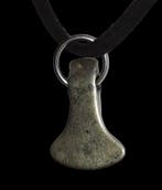 Viking periode Zilver Amulet in de vorm van een bijl.