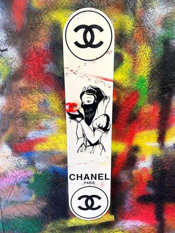 CASH - CHANEL SNOW WHITE !