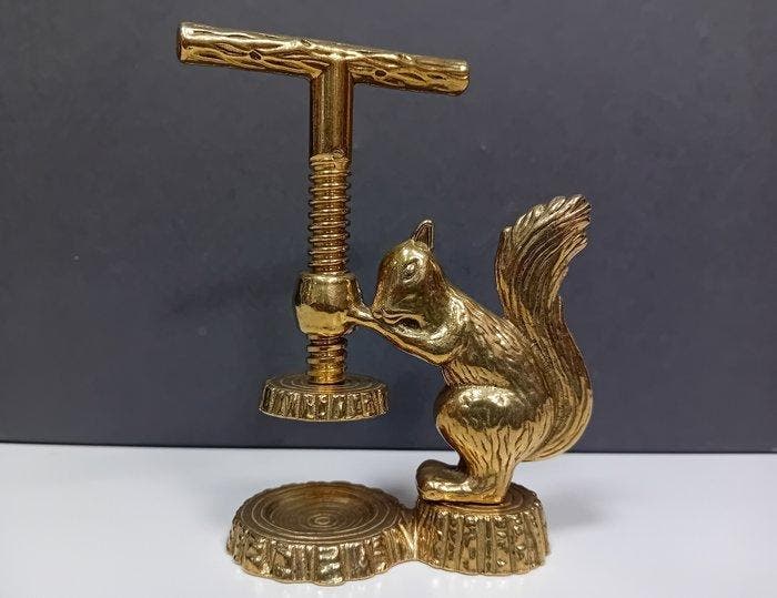 Metallurgica Bugatti - Notenkraker - Verguld messing -, Antiek en Kunst, Curiosa en Brocante