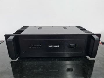Audio Research - D130 Solid state eindversterker, Nieuw