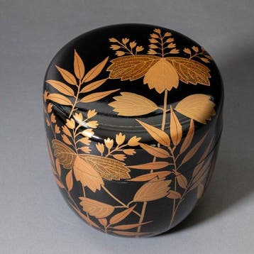 Japanse zwarte lak Natsume theebakje met gouden maki-e Kiri-