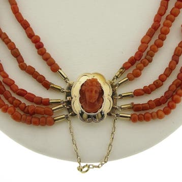 Antiek bloedkoraal kralen collier met gouden slot (Ketting), Gebruikt, Overige kleuren, Ophalen of Verzenden, Met edelsteen
