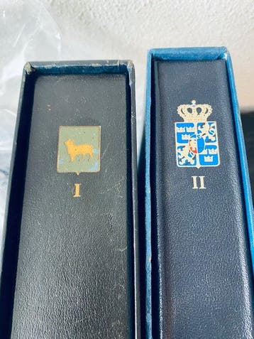 Wereld - 2 lege Davo albums Zweden en Faeröer met, Gestempeld