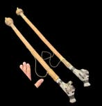 twee originele Afrikaanse pijpen gemaakt van hout, kalebas