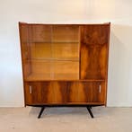 Speelse hoogglans highboard met vitrine, Glas, 100 tot 150 cm, Ophalen of Verzenden, Zo goed als nieuw