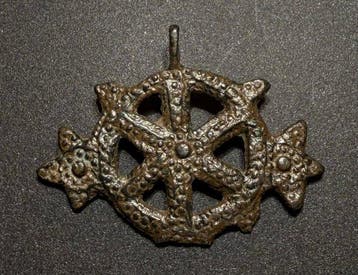 Oud-Romeins Brons Opengewerkt amulet-hanger in de vorm van