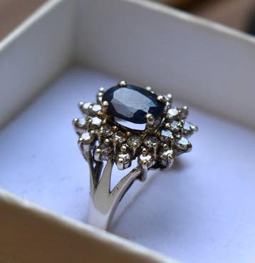 Ring - 14 karaat Witgoud - 1.25ct. tw. Saffier - Diamant, Sieraden, Tassen en Uiterlijk, Nieuw