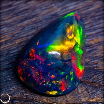 Larg Natural Black Opal – Een zweem van de oceaan, gevangen, Nieuw