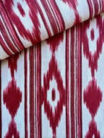 Groot stuk stof met etnische Ikat-print voor decoratie en, Antiek en Kunst