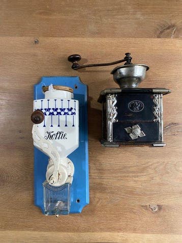Koffiemolen (2) - Hout, Metaal, Messing, Keramiek, Glas -