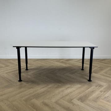 Gispen verstelbaar bureau / tafel 160x80 cm, grijs - zwart, Ophalen of Verzenden, In hoogte verstelbaar, Gebruikt