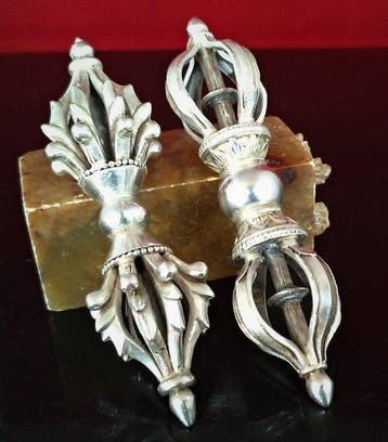 Boeddhistische objecten (2) - zilveren vergulde metalen