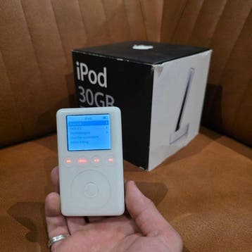Apple - iPod (3rd generation) (40 GB) with Backlit Controls, Nieuw
