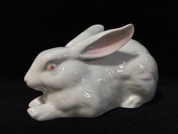Fine Japanese Vintage Arita Ware Fine Porcelain White Rabbit, Antiek en Kunst