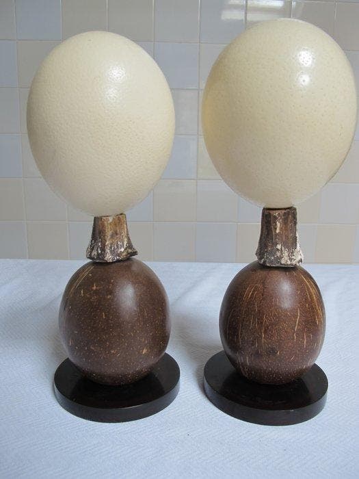 Decoratief ornament (2) - Struisvogel ei, hertenstang en, Antiek en Kunst, Curiosa en Brocante