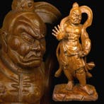 The guardian deity of the Asakusa  Kaminarimon ,