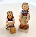 W. Germany, Goebel - Beeldje - Twee meisjes beeldjes, één