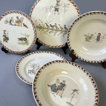 Decoratief ornament - Set van 3 antieke kinderborden en 2
