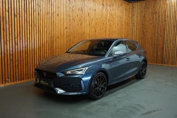 Cupra Leon 1.4 Ehybrid  / Sfeerverlichting / Stoelverwarming, Automaat, Leon, Leder en Stof, Nieuw