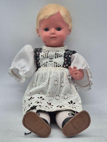 Schildkröt - Pop Vintage Trachtenpuppe Ursel –