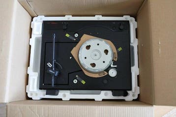 Thorens - TD 2001 Platenspeler, Nieuw