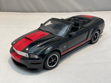 Shelby Collectibles 1:18 - Modelauto - Ford Shelby GT 2008 -, Nieuw