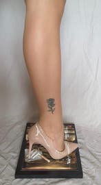 Arianna De Blanck (2003) - ADDICTION - Glass / Stiletto on