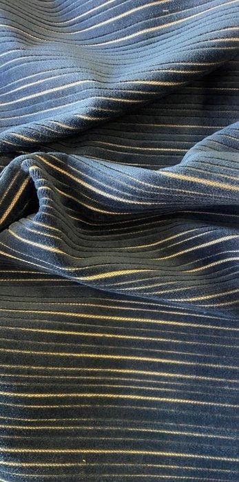 Verfijnd meubelvelours met ribbels, met een eigentijdse en