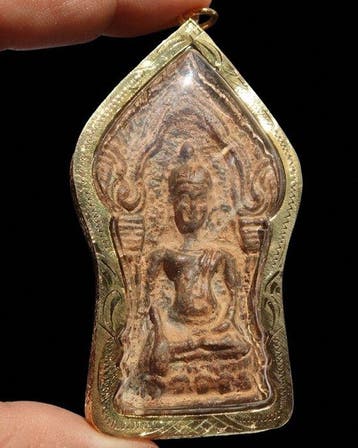 Amulet van de Overwinnende Boeddha – De Verslagen Schaduwen