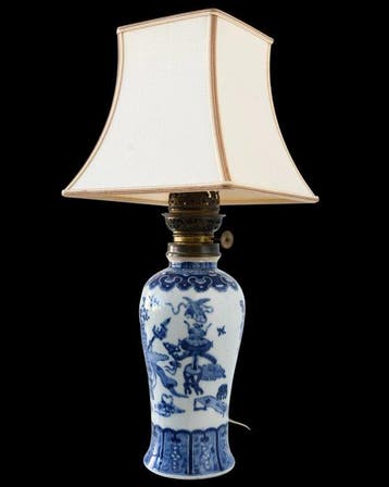 Vaas gemonteerde lamp - Regeringsperiode Ming-keizer Xuande