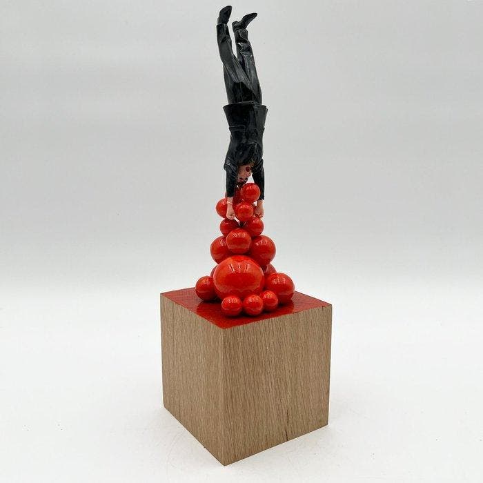 Coco de Paris - Upside down on orange balls, Antiek en Kunst, Kunst | Designobjecten