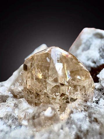 Topaas, echt een ongelooflijke edelsteen. Mineralencollectie, Verzamelen