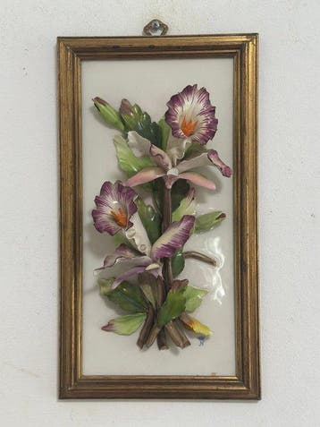Capodimonte - Reliëf, fiori - 38 cm - Majolica, Antiek en Kunst