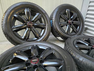 Mini Countryman Paceman Winterbanden 17 inch 5x112 539 Black, Banden en Velgen, Nieuw, 17 inch, Personenwagen