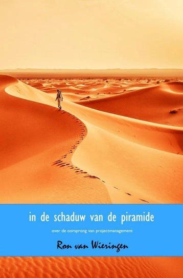 9789402156393 In de schaduw van de piramide, Verzenden, Nieuw, Ron van Wieringen