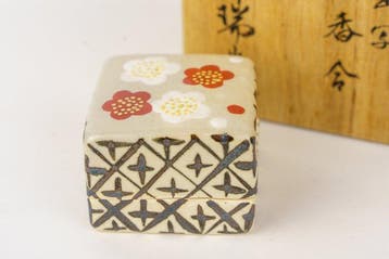 Kenzan-utsushi ume kg (plum incense container na Kenzan) -