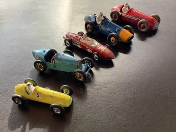 Dinky Toys, Matchbox, Corgi 1:43 - Modelauto (5) - Vintage, Nieuw