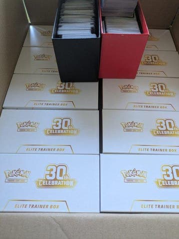 Card 30TH Celebration - 10x ETB - No Packs + 1000x BULK, Hobby en Vrije tijd, Nieuw