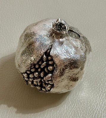 Marcello Giorgio - Beeldje - “Extra Large” Pomegranate - 500