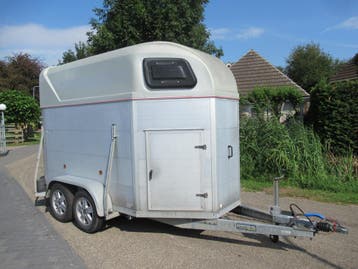 Henra trailer 2P Aluminium paardentrailer met zadelkamer, Ophalen, Gebruikt, Aluminium, 2-paards trailer