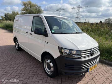 Zakelijke lease - Volkswagen Transporter 2.0 TSI Benzine +, Gebruikt, Wit, Handgeschakeld, Lease