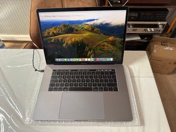 Apple MacBook Pro 15.5, HexaCore i7, 16GB RAM, 512GB NVMe -, Nieuw