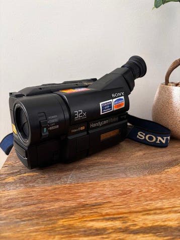 Sony Handycam CCD -TRV13E Hi8 camera