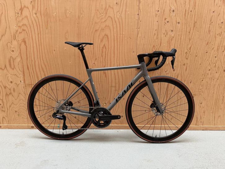 Isaac Element 2025 Di2 | Fore Carbon | NU €2700,- KORTING!, Fietsen en Brommers, Fietsen | Racefietsen, Heren, Zo goed als nieuw