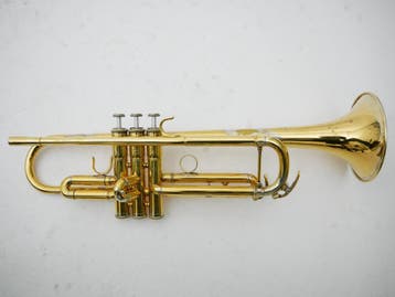 Trompet Yamaha YTR6335-GP Limited Centennial Edition Verguld, Ophalen of Verzenden, Gebruikt, Bes-trompet, Met koffer