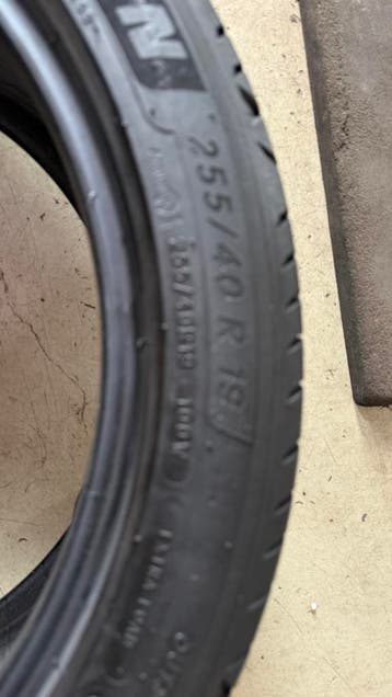 Zomerbanden 255/40 R19, 19 inch, Gebruikt, 255 mm, Ophalen of Verzenden