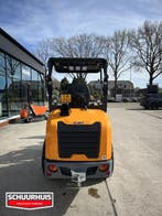 Giant G2700 HD Met puinbak en vork, Ophalen